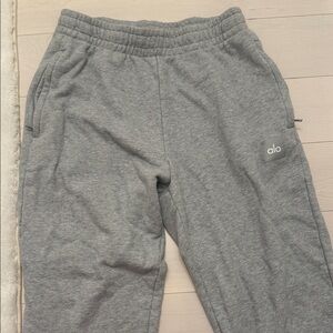 ALO Yoga women’s  grey sweatpants